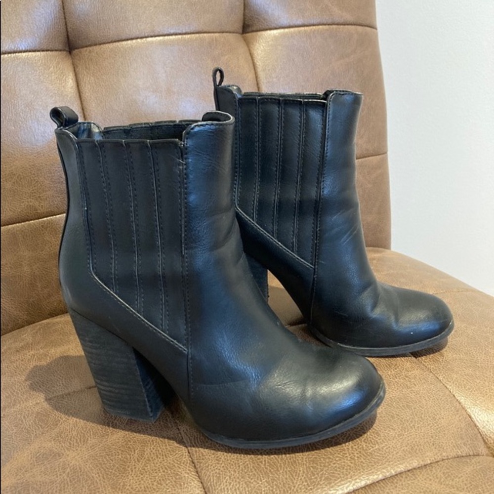 Black heeled boots